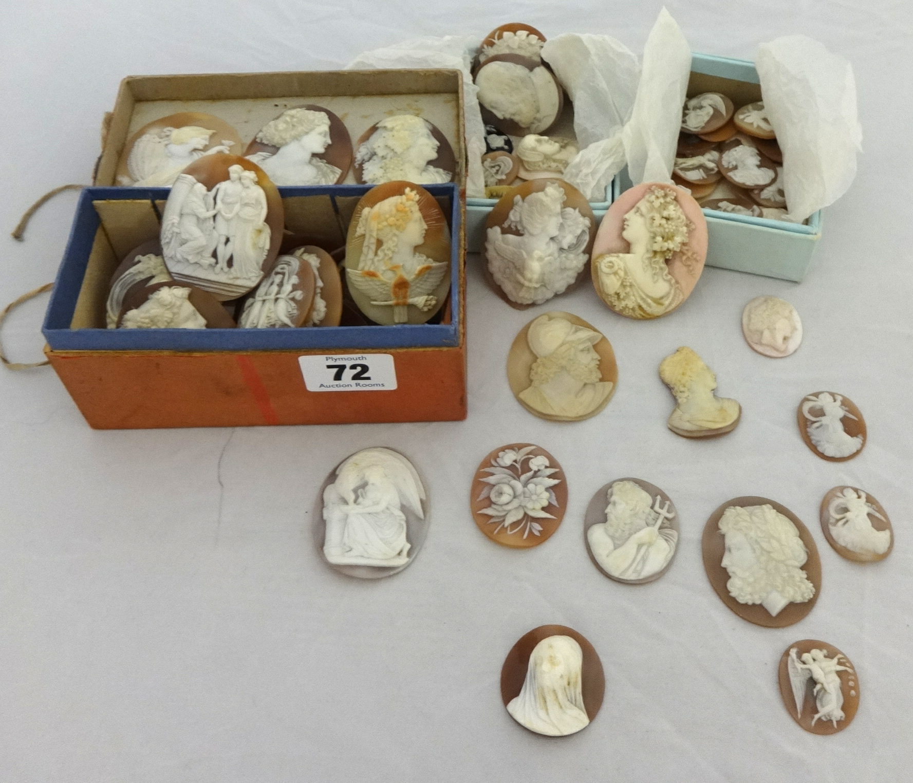 Quantity of 19th century cameo`s