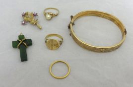 22ct gold wedding band, two other rings, brooch and cross and 9ct bangle with metal core