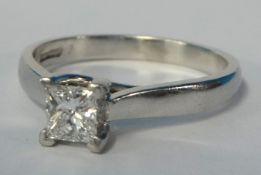 A fine diamond engagement ring set with single princess cut diamond, 0.35 cts in platinum, clarity