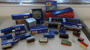 Collection of Hornby Dublo Model Railway mainly boxed including tank loco B.R points, track, wagons