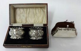 Pair of cased silver napkin rings and silver purse