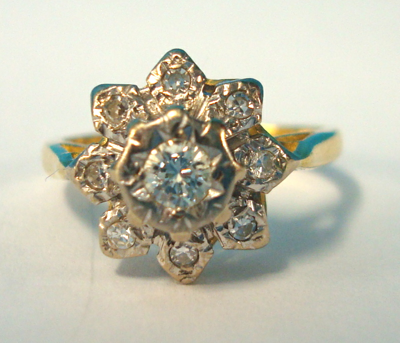 18ct gold diamond cluster ring, size L