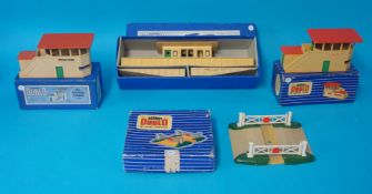 Hornby Dublo signal cabins, Level crossing, Island platform all boxed and various loose rails