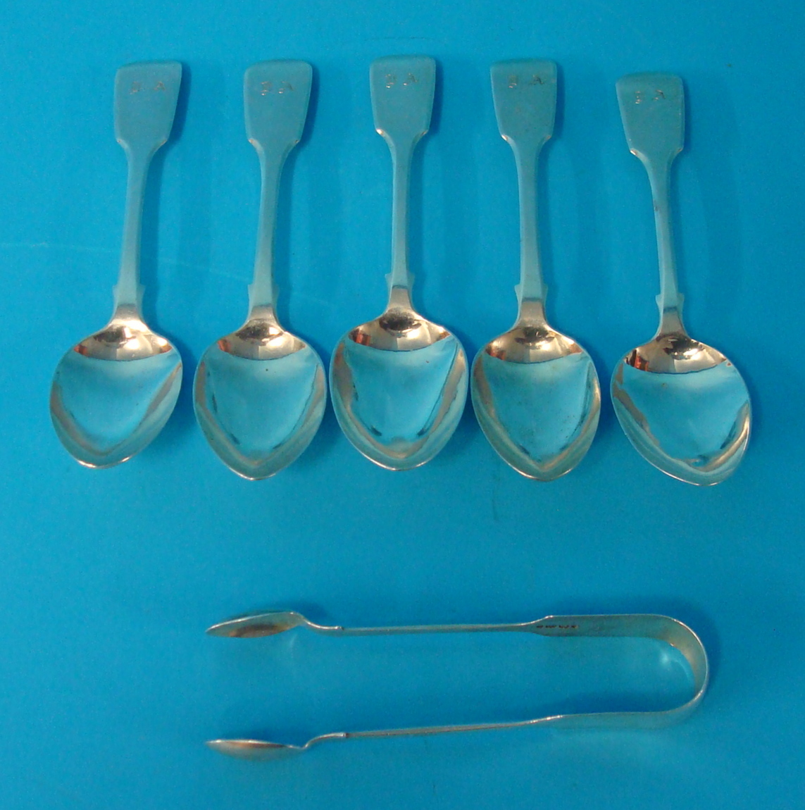 Five Victorian silver fiddle desert spoons, possibly John Liddard and a pair sugar tongs approx 9.