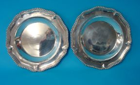 Pair Georgian silver serving dishes with heraldic crest `Secundis Duellsque Rectus`, approximately