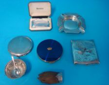 A silver cigarette case and silver compact, ashtray, Stratton compact, silver salt and Ronson