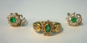 18ct emerald ring, size M, t/w emerald earrings