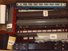 A collection of various loose OO gauge coaches and wagons (boxed lot)