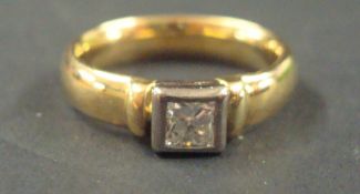 18ct gold ring set with single princess cut diamond, ring size