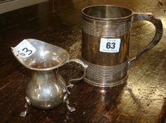A silver half pint tankard, together with a silver cream jug (560g)