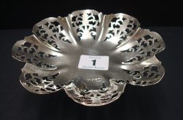 A silver pierced stem dish, 6cm high with case, approx 156g