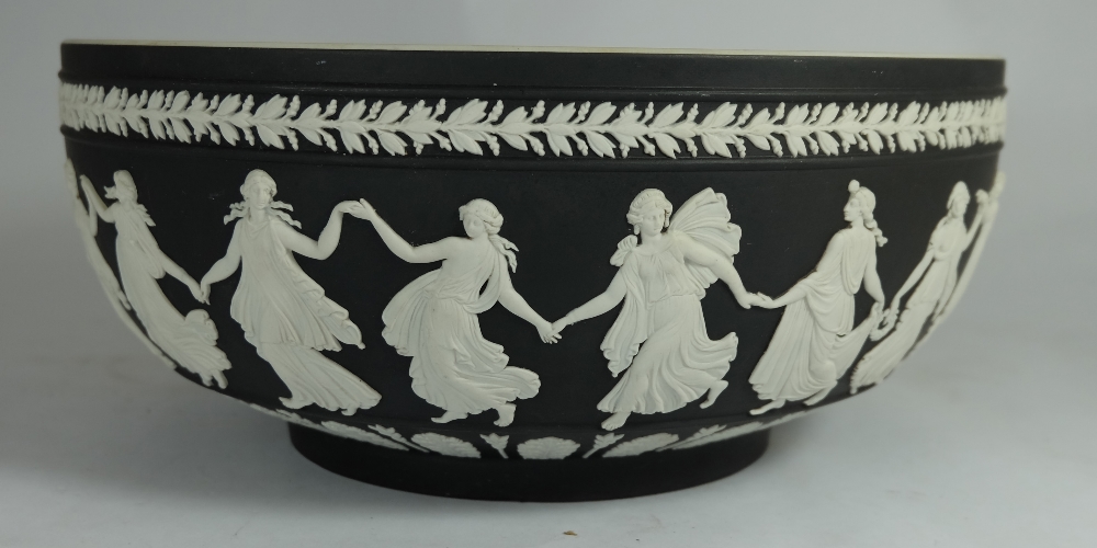 Wedgwood Black & white jasper ware dancing hours fruit bowl, diameter 26cm
