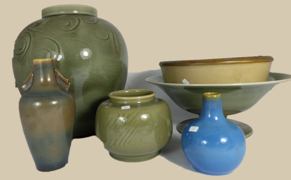 A collection of Bullers Art pottery to include large vase, footed bowl, smaller vases etc  (6)