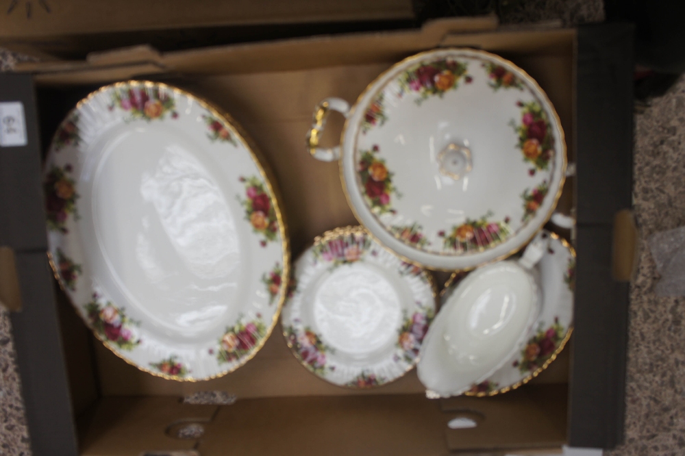 Royal Albert old country rose dinnerwear to include large oval platters 33cm (x7) 18cm side