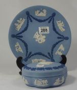 Wedgwood tri-colour plate and trinket box and cover (2)