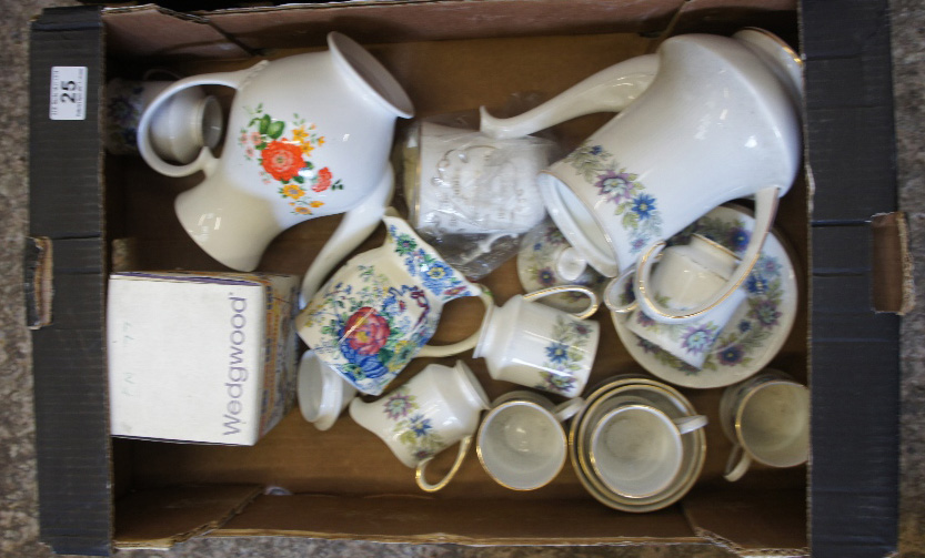 A collection of pottery to include Paragon Cherwell part teaset to consist of cups saucers etc