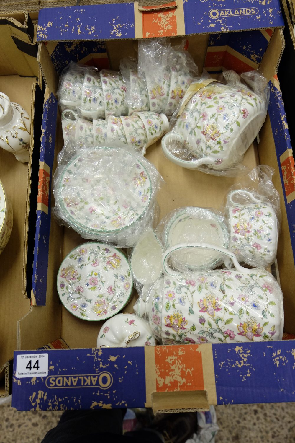 A collection of Minton Hadenhall tea and coffeeware (37)