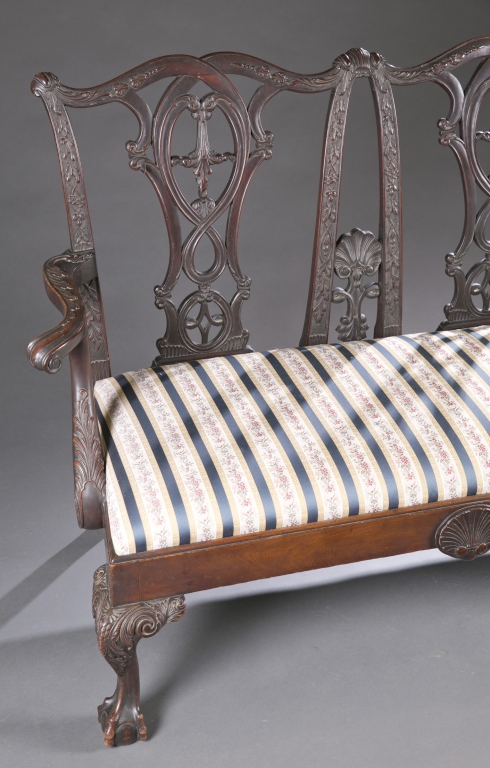 A Chippendale style revival settee.  Mid 19th c. Incorporating solid, carved hardwood with shells - Image 7 of 7