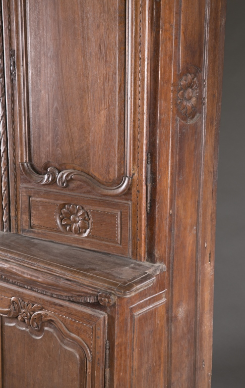 A French carved oak cabinet. Late 19th century. Upper case incorporating detailed floral carving - Image 4 of 9