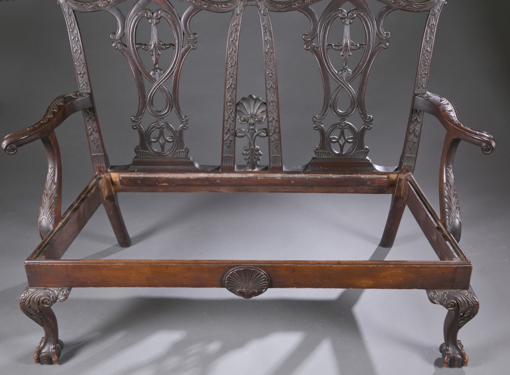 A Chippendale style revival settee.  Mid 19th c. Incorporating solid, carved hardwood with shells - Image 3 of 7