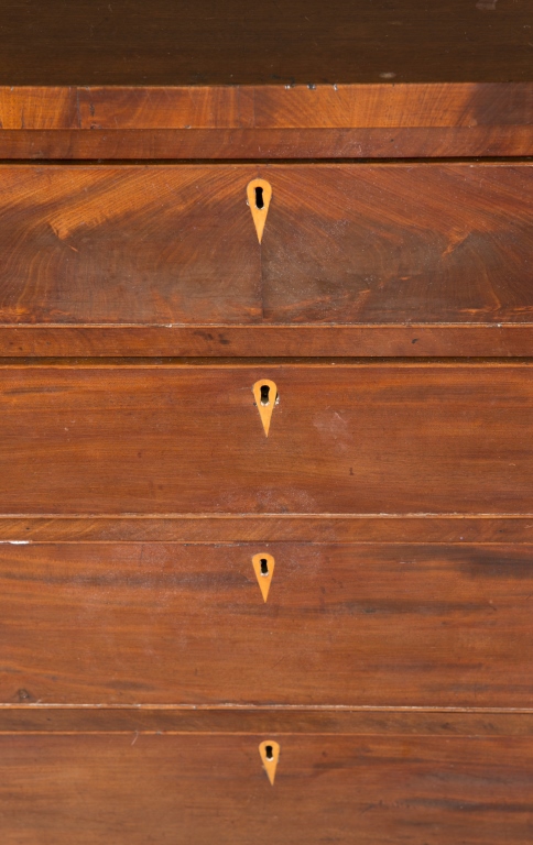 A Federal style mahogany 4 drawer chest. Mid 19th century. With inlaid escutcheons and replaced - Image 6 of 6