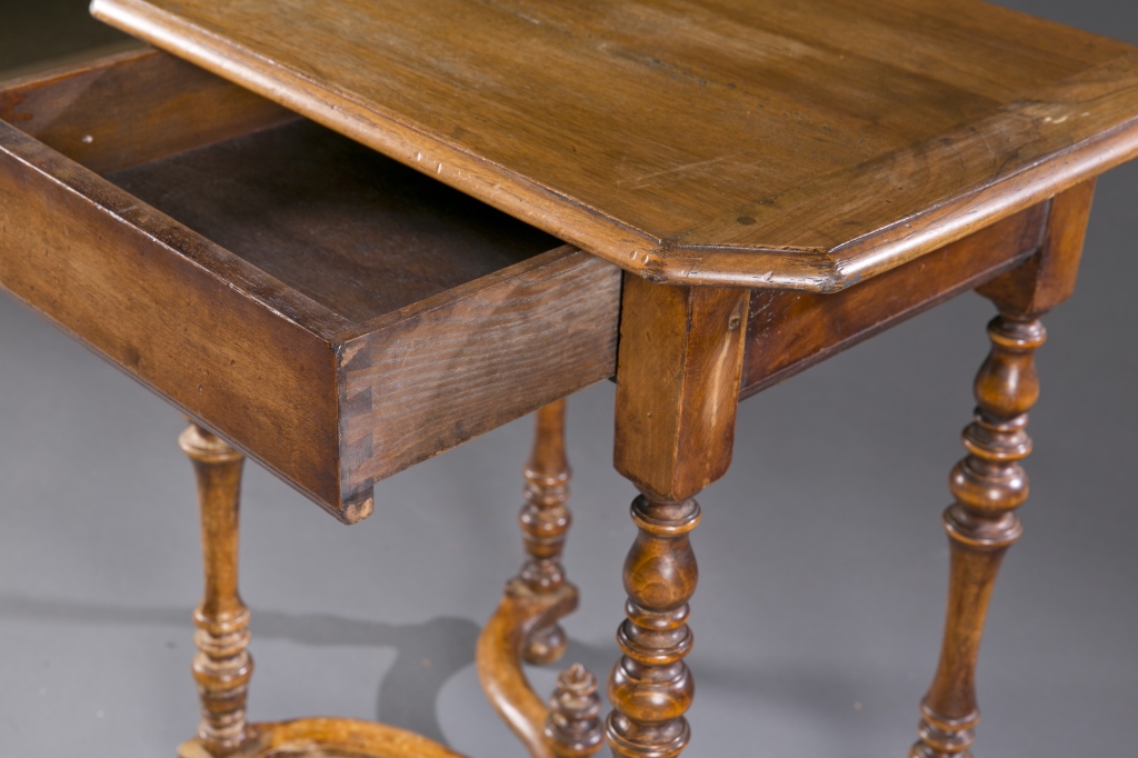 A William and Mary style walnut table with drawer. 18th century.  Having turned legs, cross - Image 2 of 3