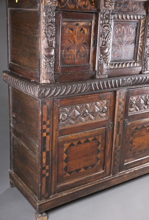 A Continental carved and inlaid cupboard. Late 17th / early 18th century. Having 2 top blind, - Image 5 of 6