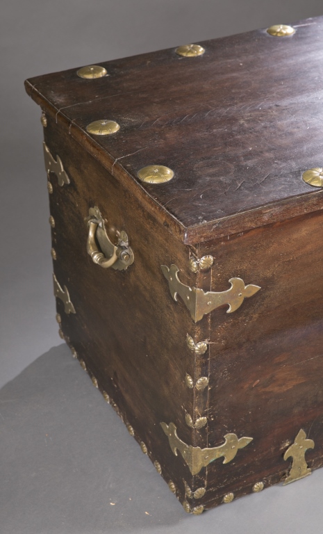 A solid hardwood lift top chest. With dovetail constructions, ornate escutcheon, brass hardware, - Image 4 of 7