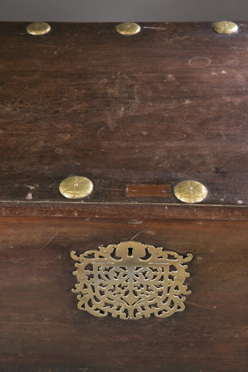 A solid hardwood lift top chest. With dovetail constructions, ornate escutcheon, brass hardware, - Image 5 of 7