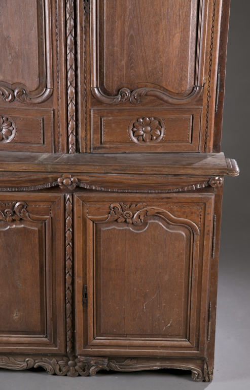 A French carved oak cabinet. Late 19th century. Upper case incorporating detailed floral carving - Image 2 of 9