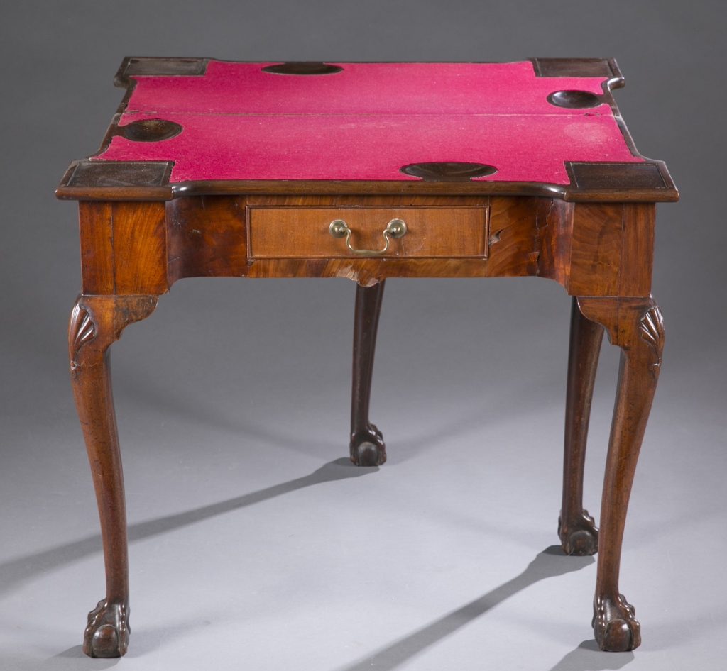 A flip top veneer and hardwood card table. Having cabriole legs with carved shell on knee, ball and - Image 3 of 6