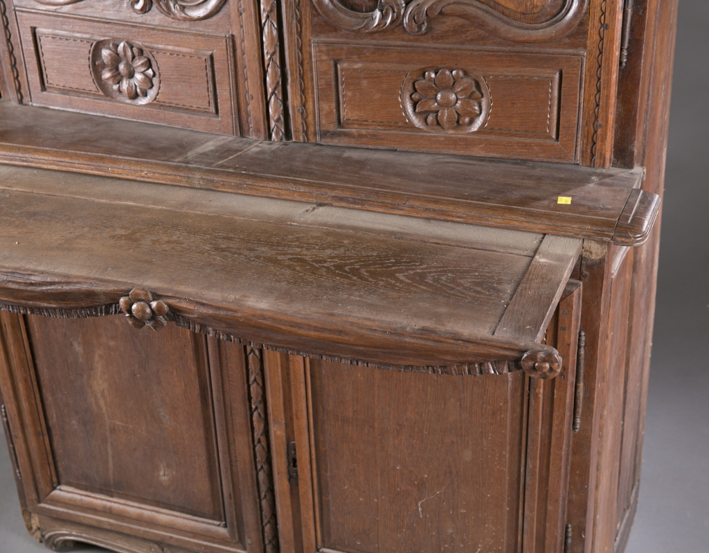 A French carved oak cabinet. Late 19th century. Upper case incorporating detailed floral carving - Image 8 of 9