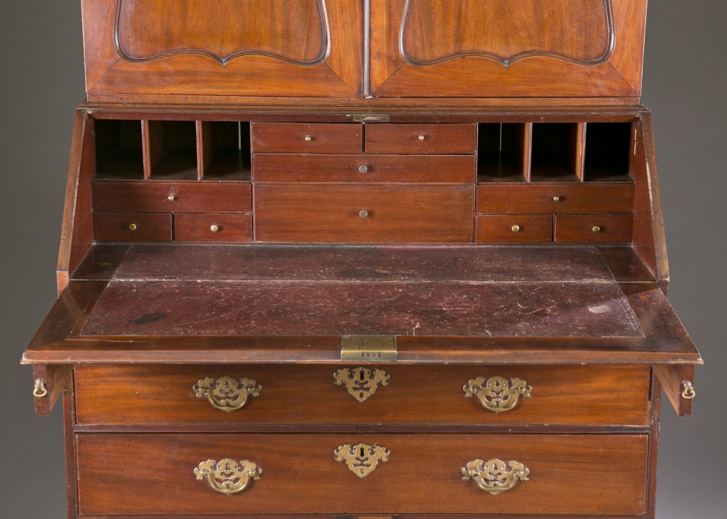 A George III mahogany secretary. Late 18th / early 19th c. Cornice top above 2 panel doors, - Image 6 of 9