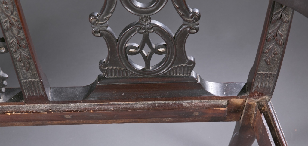 A Chippendale style revival settee.  Mid 19th c. Incorporating solid, carved hardwood with shells - Image 4 of 7