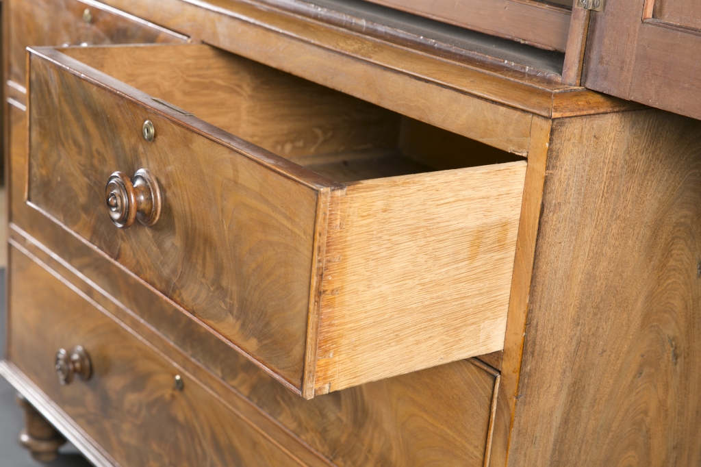 A linen press with book matched mahogany veneer. 19th c.  Incorporating a ogee arch on top panel - Image 5 of 5