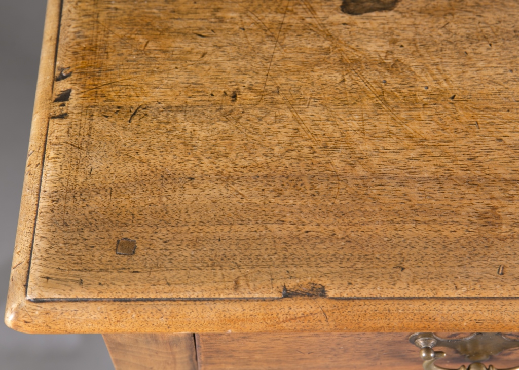 An English oak table.  18th century. Incorporating turned legs and box stretcher, singular drawer - Image 5 of 5