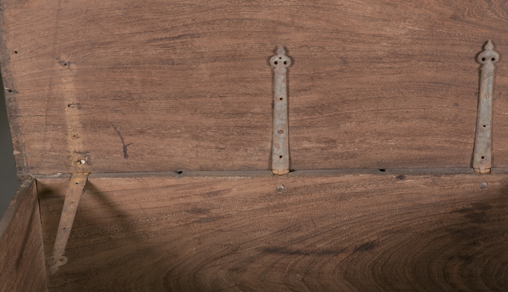 A solid hardwood lift top chest. With dovetail constructions, ornate escutcheon, brass hardware, - Image 7 of 7