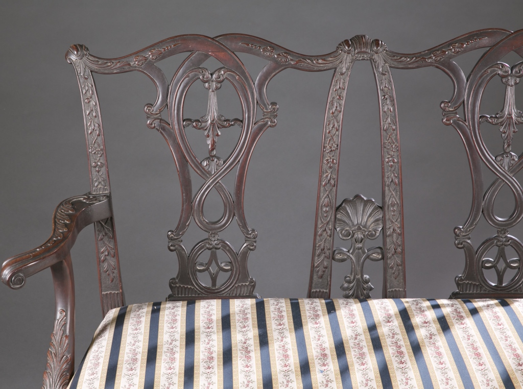 A Chippendale style revival settee.  Mid 19th c. Incorporating solid, carved hardwood with shells - Image 6 of 7
