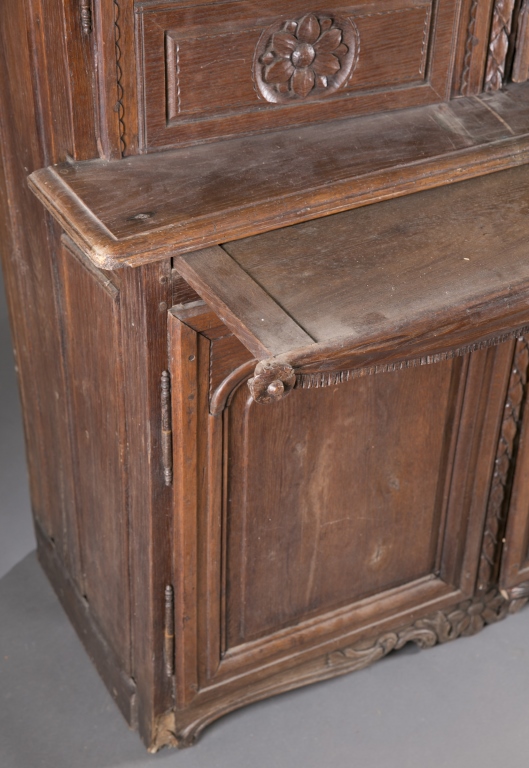A French carved oak cabinet. Late 19th century. Upper case incorporating detailed floral carving - Image 9 of 9