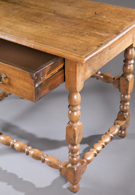 An English oak table.  18th century. Incorporating turned legs and box stretcher, singular drawer - Image 4 of 5