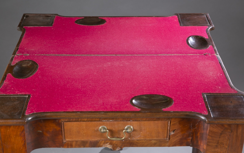 A flip top veneer and hardwood card table. Having cabriole legs with carved shell on knee, ball and - Image 4 of 6