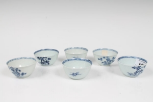 Six 18th century Chinese export blue and white Nanking Cargo tea bowls and saucers with painted tree - Image 5 of 6