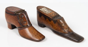 Good quality early nineteenth century treen snuff box, beautifully modelled as a ladies' shoe,