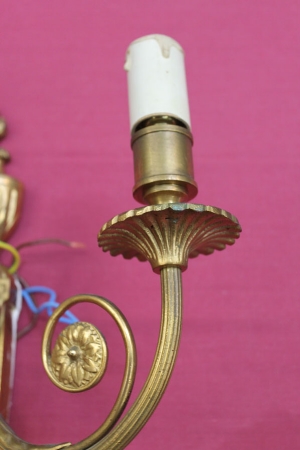 Set four neoclassical-style gilt brass electric wall sconces with twin branches and urn finials, - Image 3 of 4