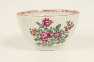 Eighteenth century Worcester tea bowl and saucer, painted in colours, with floral sprats and sprigs - Image 2 of 10