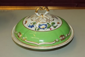 Large early nineteenth century Derby tureen and cover, painted with apple green border and botanical - Image 10 of 16