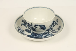 Eighteenth century Worcester blue and white tea bowl and saucer, printed with the Three Flowers