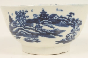 Eighteenth century Liverpool blue and white sugar bowl, printed with a version of the Fisherman - Image 5 of 10