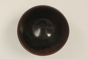 Small antique Chinese bowl of simple form, with speckled treacle glaze - underside bearing - Image 6 of 8