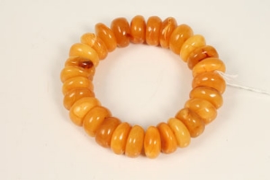 Amber-type bead bracelet   CONDITION REPORT  Total gross weight approximately 37 grams